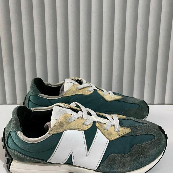 Sepatu Anak Second Original New Balance 327 Size 35/21cm