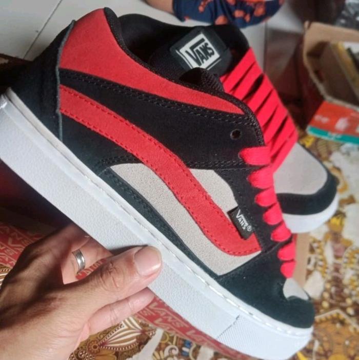 G.footwear Vans Sepatu Gumbung Retro Klasik Keren Shoes Kasual Merah Hitam Putih