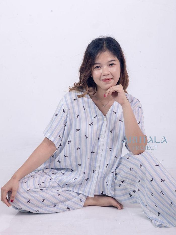 Nuna V-Neck Sleepwear Celana Panjang Rayon Viscose Premium Motif Bunga Elegan untuk Kenyamanan Tidur