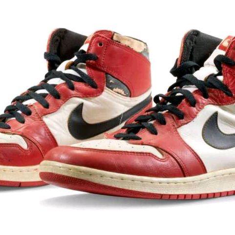 Nike Sepatu Basket High Top Merah Putih Hitam dengan Logo Nike Klasik untuk Pria dan Wanita