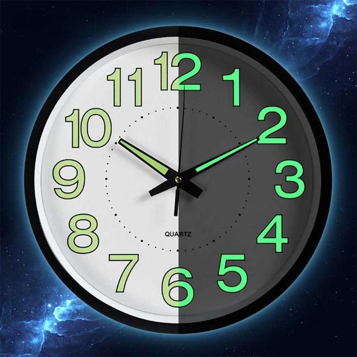 Jam Dinding Bulat Silent Movement Quartz Bercahaya Luminous Glow in The Dark (Harus Dijemur diBawah 