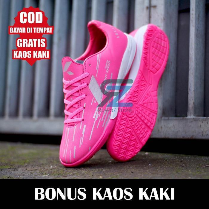 880066 (Bayar Di Tempat) SEPATU FUTSAL PRIA SPECS FUTSAL LIGHTSPEED ACCELERATOR REBORN PINK PUTIH SI