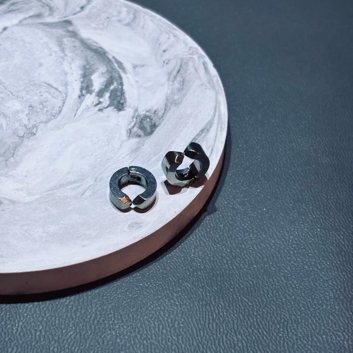 Anting Cowok Keren Kecil Tindik Telinga Piercing Telinga MUNKA - Earrings anting  anting clip jepit 