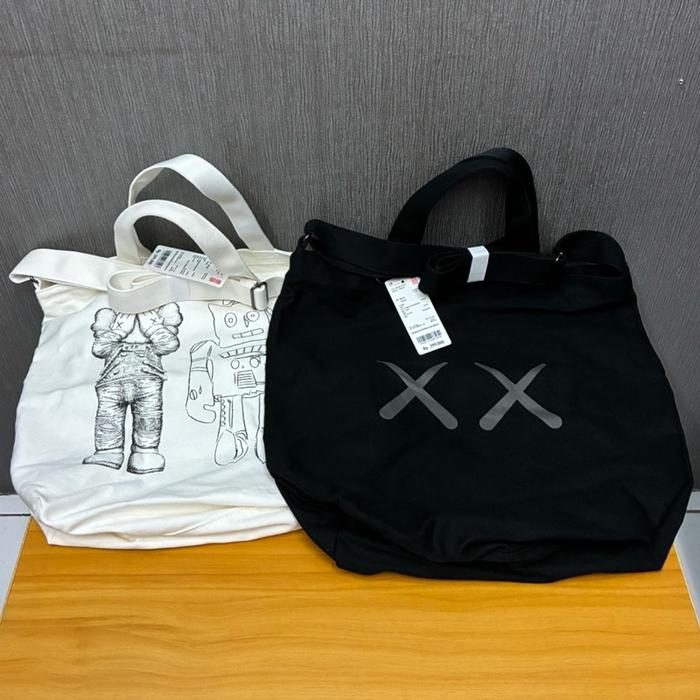 Uniqlo Tas Jinjing 2 Way Kaws + Warhol - Black or Off White