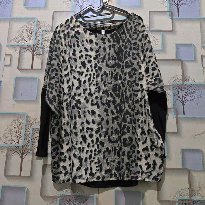atasan blouse leopard cantik likenew branded