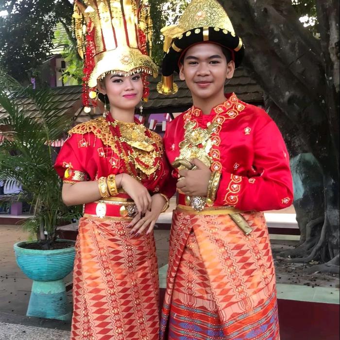 mahkota cewek dan cowok adat sibolga