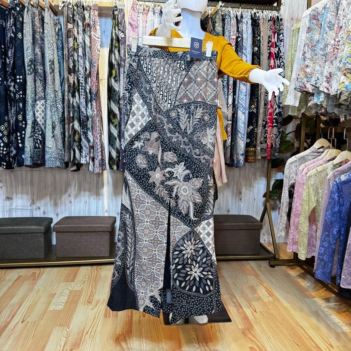 Rok Batik Duyung premium belah depan