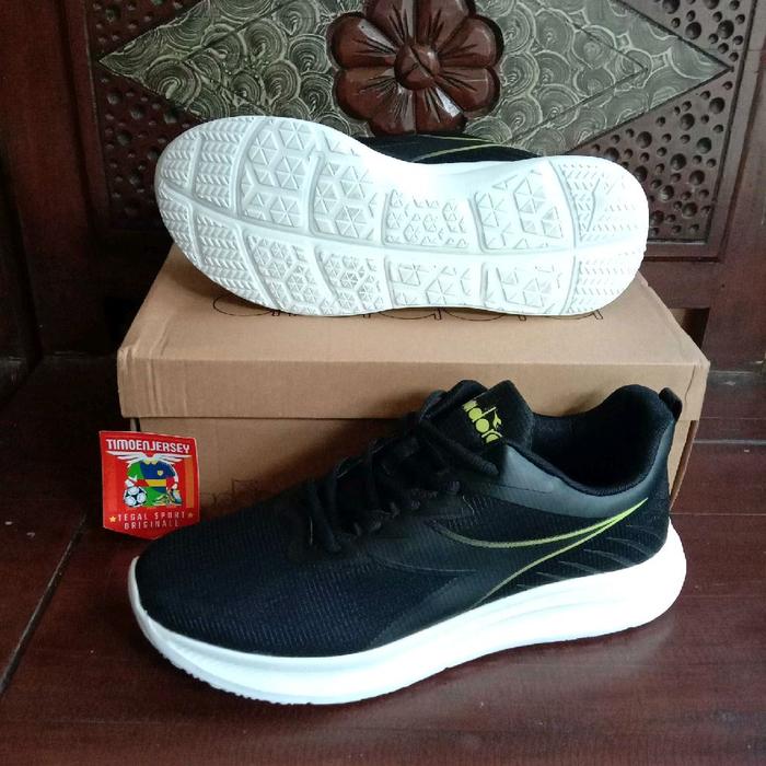 Sepatu Original Diadora Michael Black (42) New BNIB
