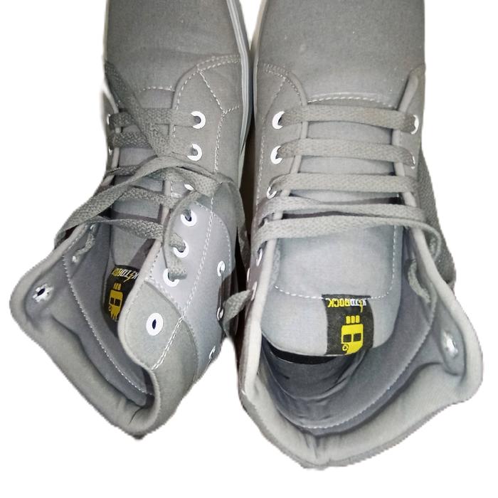 sepatu boot kiddrock nyaman dipakai untuk menemani travelling anda