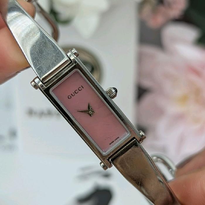 Gucci Bangle Salmon Dial 1500L