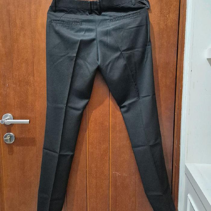 Celana formal merk Executive warna black size 29 slimfit second pribadi Kantor