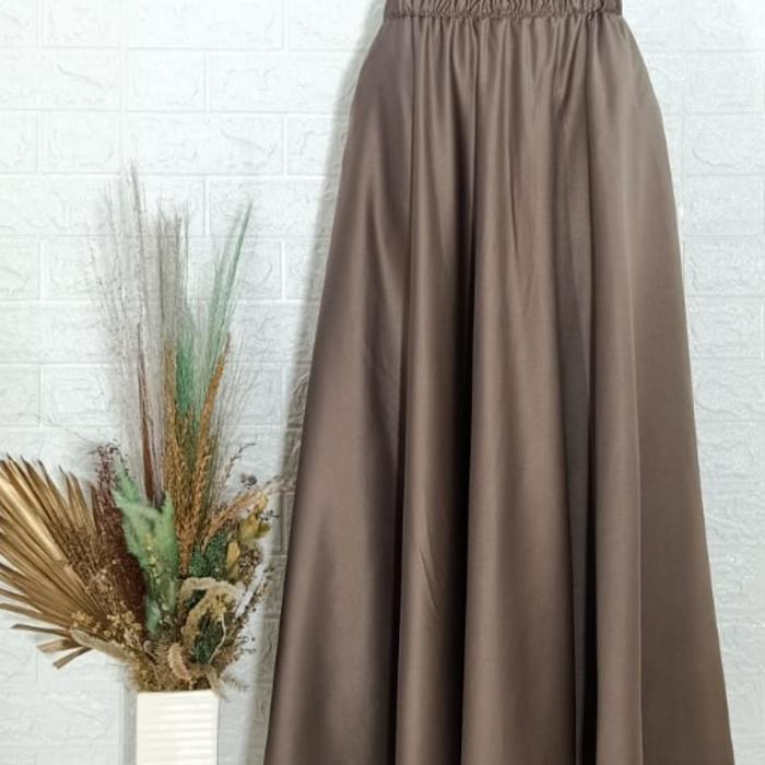 Rok Payung Bahan Satin Merk Ferita