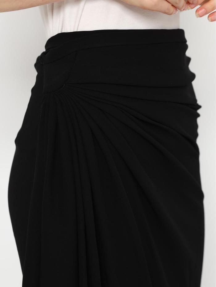 Lyne Halim Rok Lilit Hitam, 02505.