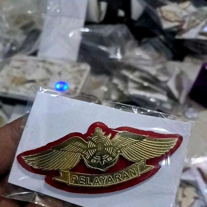 wing pelayaran SMK akrilik merah
