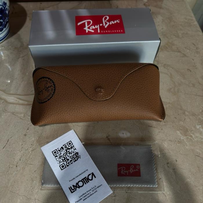Tempat kacamata rayban coklat