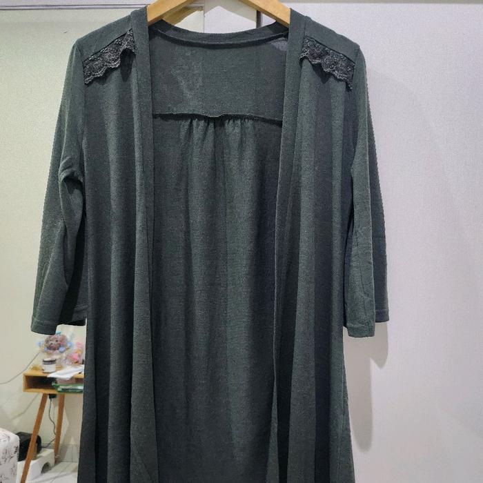 D9 cardigan hijau lumut renda