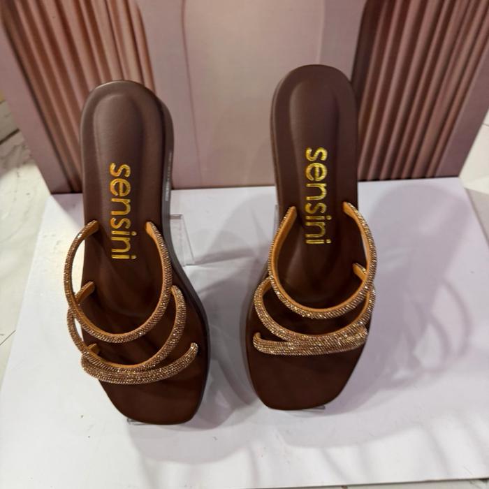 Sensini Sandal Wanita dengan Desain Elegan dan Nyaman untuk Keseharian