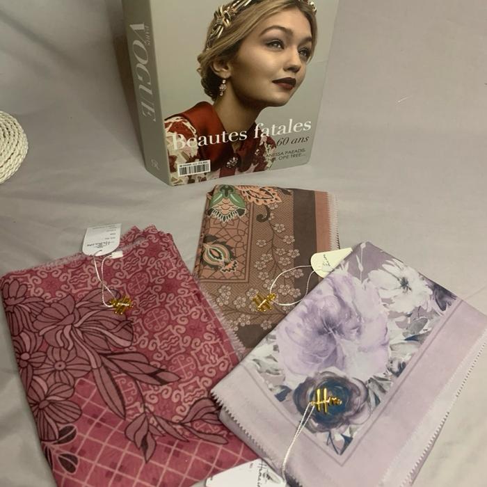 Hijab segi empat motif Voal by Humaira scarf