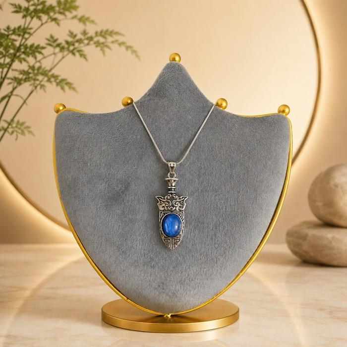 Kalung Raja Samudera Kyanite Biru Motif Pedang Pusaka Energi Kewibawaan dan Kejernihan Pikiran