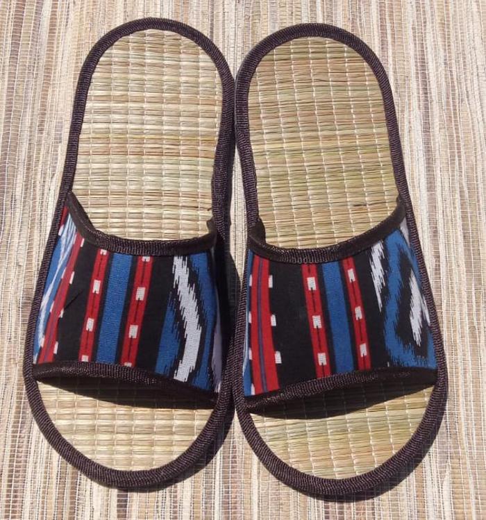 sandal hotel,sandal rumah, sandal natural anyaman ,sandal batik