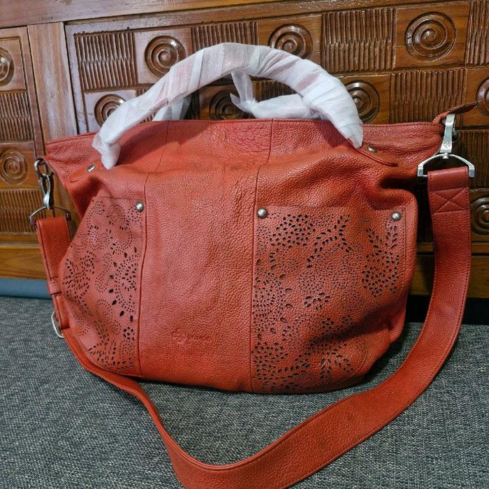 preloved tas kulit Bampo original, besi, kulit sdh embos Bampo, furing sdh embos Bampo. mulus