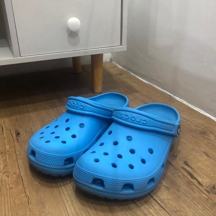 PRELOVED ORIGINAL CROCS CLASSIC BLUE SIZE M6W8 (24cm) BONUS FREE JIBBITZ