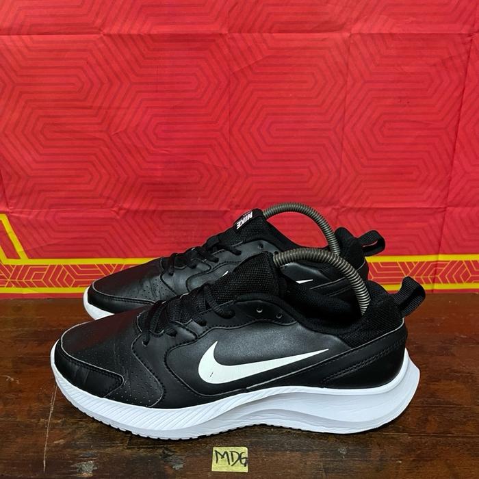 Sepatu second ori nike todos black white size 41