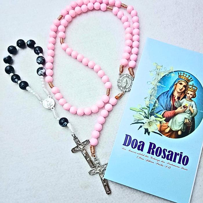 Bundle Kalung Rosario 77 Bapa Kami Soft Pink, Rosario Mini Marmer Hitam, dan Lembaran Doa Rosario