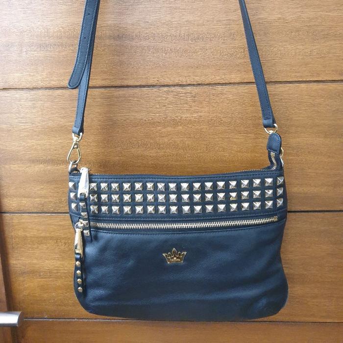 Tas selempang Jestina hitam
