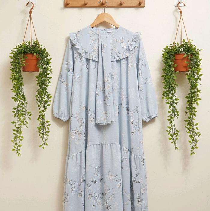 Gamis Ceruty Premium Free Hijab dengan Desain Ruffle dan Motif Bunga Elegan