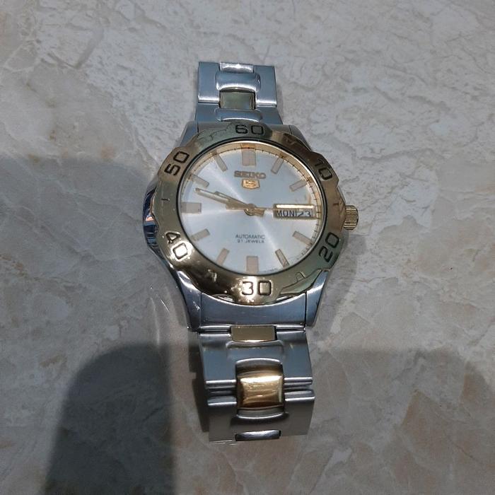 Jam Tangan Seiko 5 Automatic Ref# 7S36-00A0 Japan Original White Silver Gold Dial days date antik No