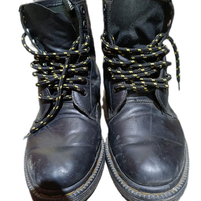 Sepatu second mancow, produk lokal, kondisi 90% mulus