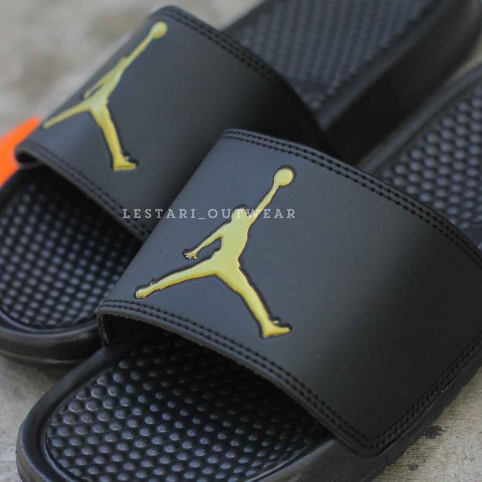 SANDAL SELOP CASUAL PRIA UKURAN 36-48 NIKE BENASSI JORDAN LOGO PUTIH UNISEX SENDAL FLIP FLOP UNISEX 