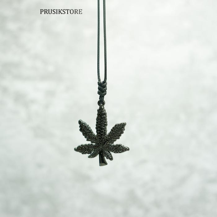 Kalung Tali Pria Liontin Ganja