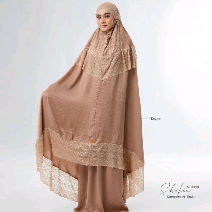 ARRAFI MUKENA SHABIA Santorini Mix Brukat Warna Taupe dengan Detail Lace Elegan untuk Kegiatan Haria