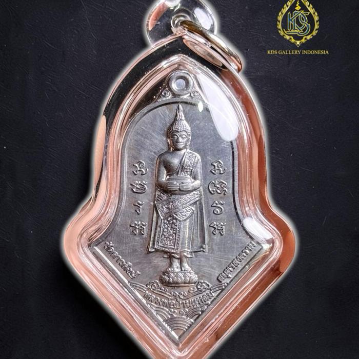 Rian Luangpho Ban Laem & Thao Wessuwan Lp Yit