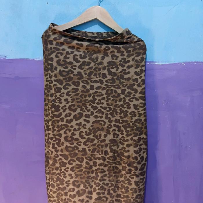 Rok panjang motif tutul macan