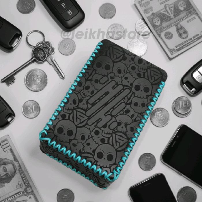 Dompet PU Leather Sleeve Case R234 Hitam Logo Full Skull Besar Benang Biru Muda Wadah Koin Kunci Pre
