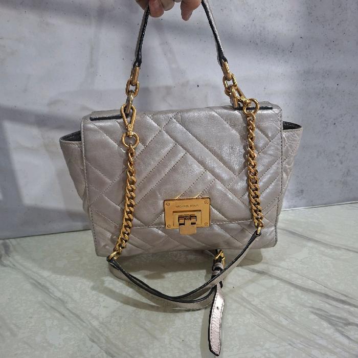 Tas Sling Top Handle MK Vivianne Rose Gold