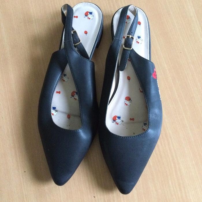 Sepatu hello kitty preloved