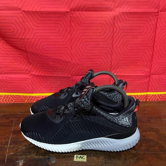 Sepatu second ori adidas alphabounce black size 36⅔