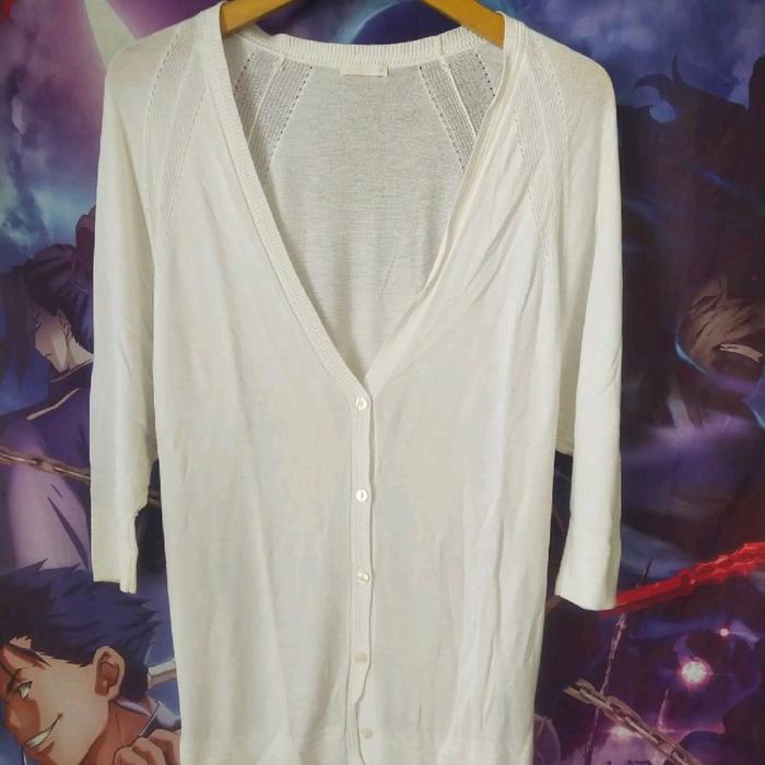 GU Global Uniqlo White Basic Cardigan Knit Rajut Luaran Atasan Cewek Wanita Original Second Korea Ja