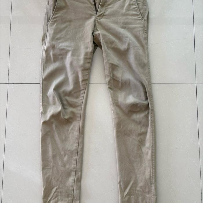 Chino pria Uniqlo second 100% original khaki slimfit - S