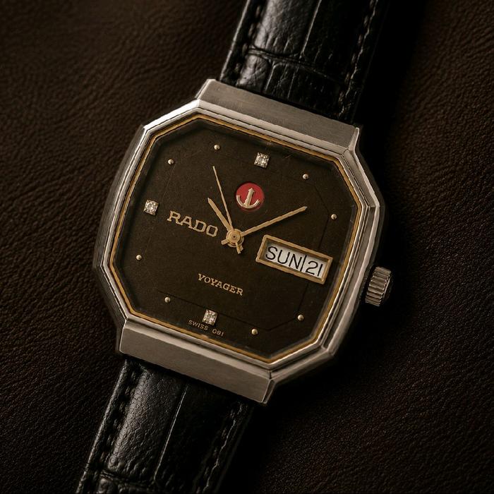 Rado Voyager Jam Tangan Pria dengan Tali Kulit Hitam dan Tampilan Elegan