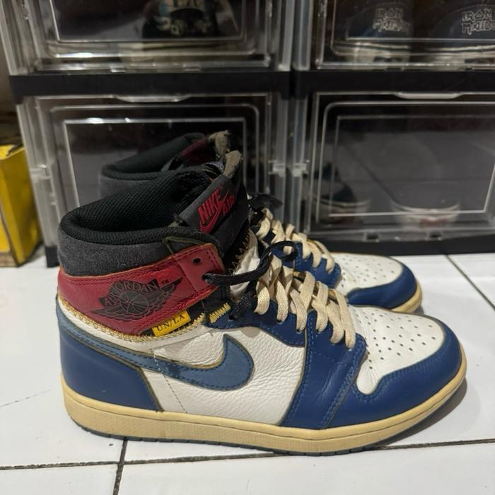 Nike AIR JORDAN 1 UNLA Sepatu Olahraga Pria dengan Desain Klasik dan Warna Biru Putih Merah