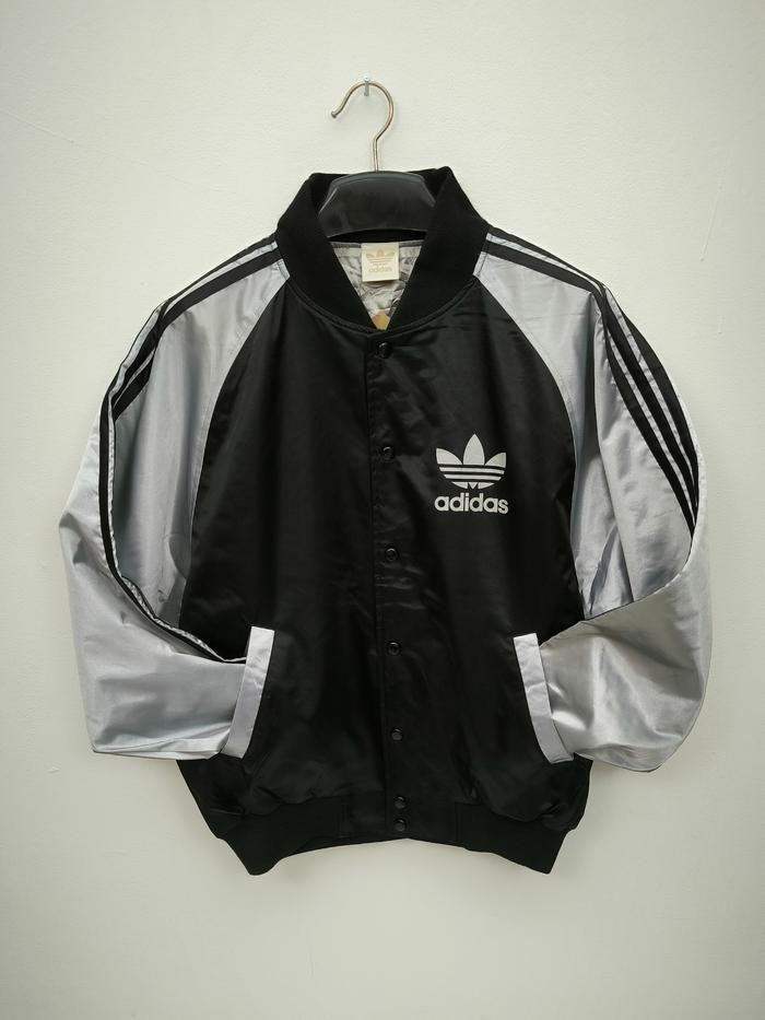 Jaket ADIDAS Colabs DESCENTE Varsity Lengan Boxy