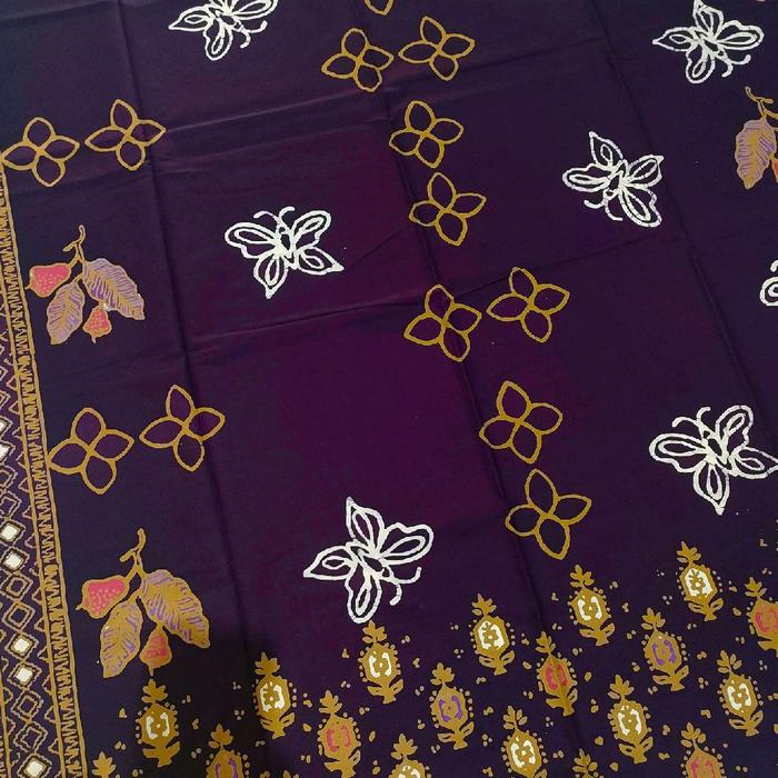 Batik Cap Motif Jambu Khas Demak Warna Ungu Tua dengan Desain Elegan dan Detail Motif yang Menarik