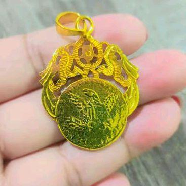 liontin ringgit sudah di lapapisi emas 24k dan kristal