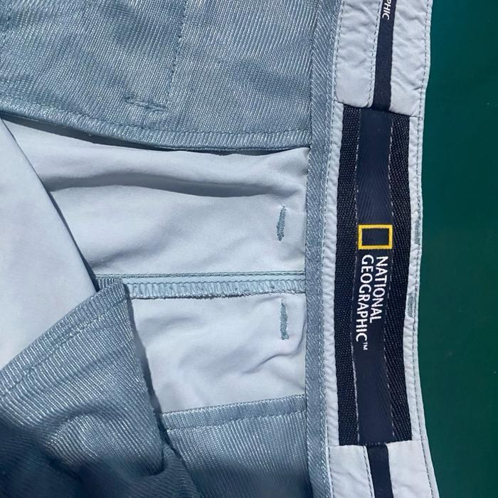 Celana pendek National Geographic Shorts
