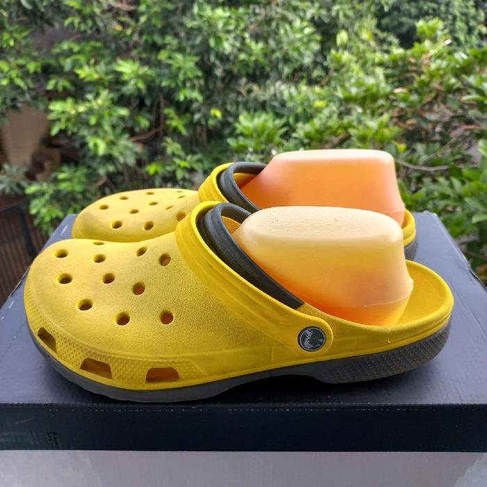 Sandal slip on crocs size 42/ M9